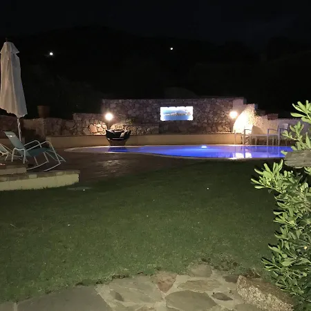 Cala Caterina Bay * 빌라시미우스